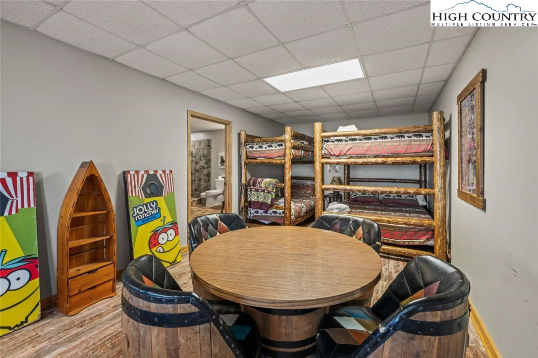 Image number 9 for the current listing