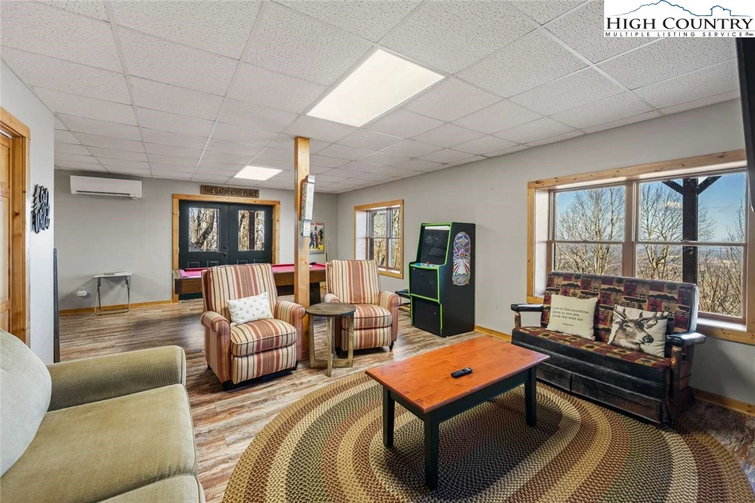Image number 8 for the current listing