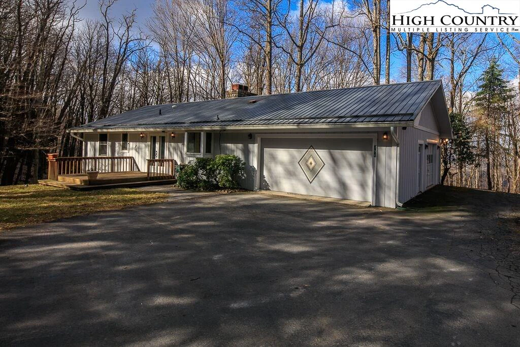 Image number 1 for the current listing