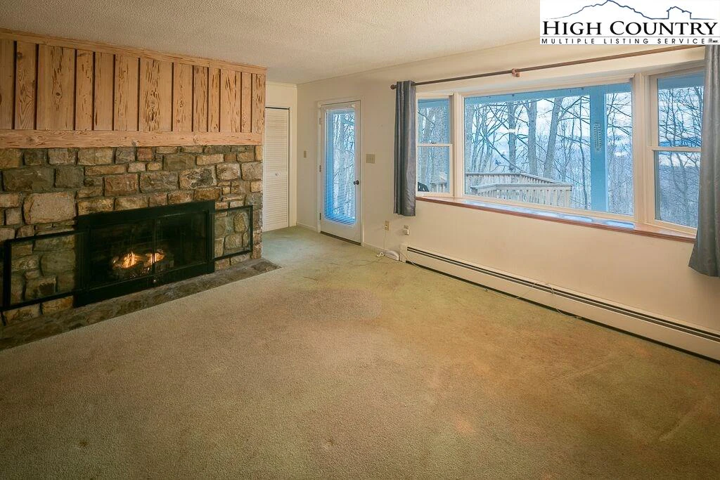 Image number 21 for the current listing