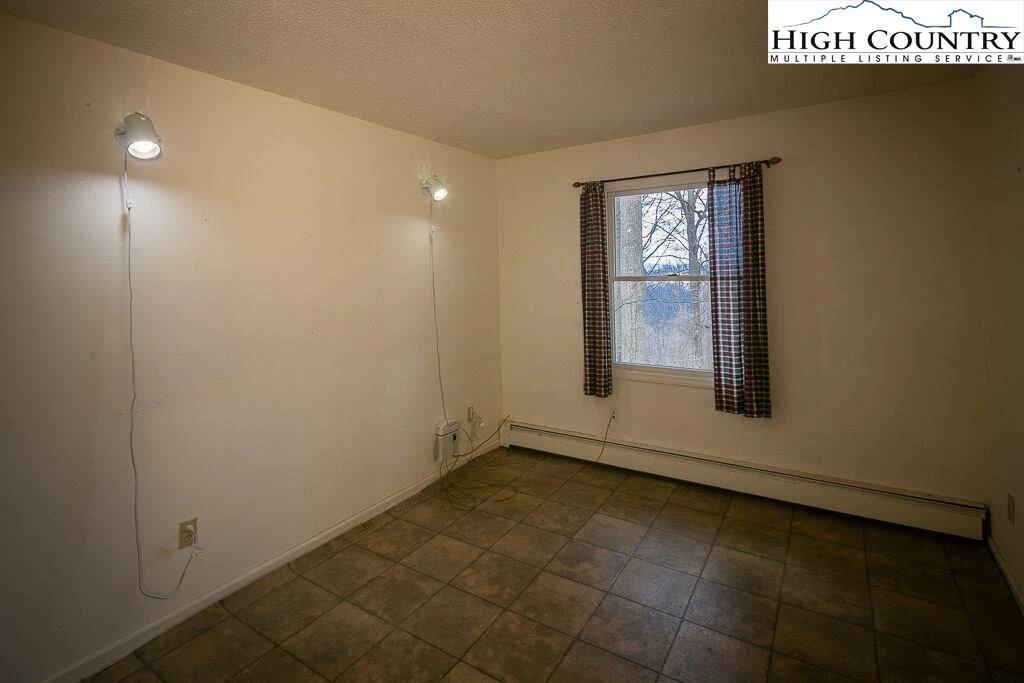 Image number 10 for the current listing
