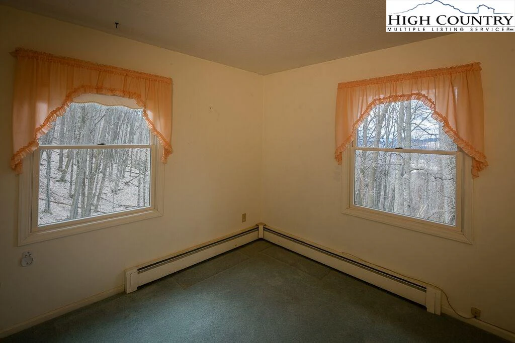 Image number 18 for the current listing