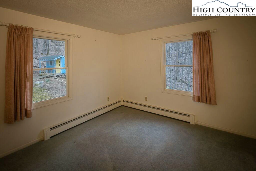 Image number 4 for the current listing