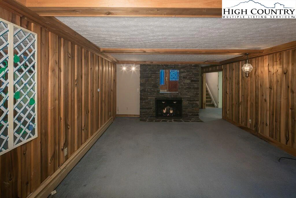 Image number 9 for the current listing