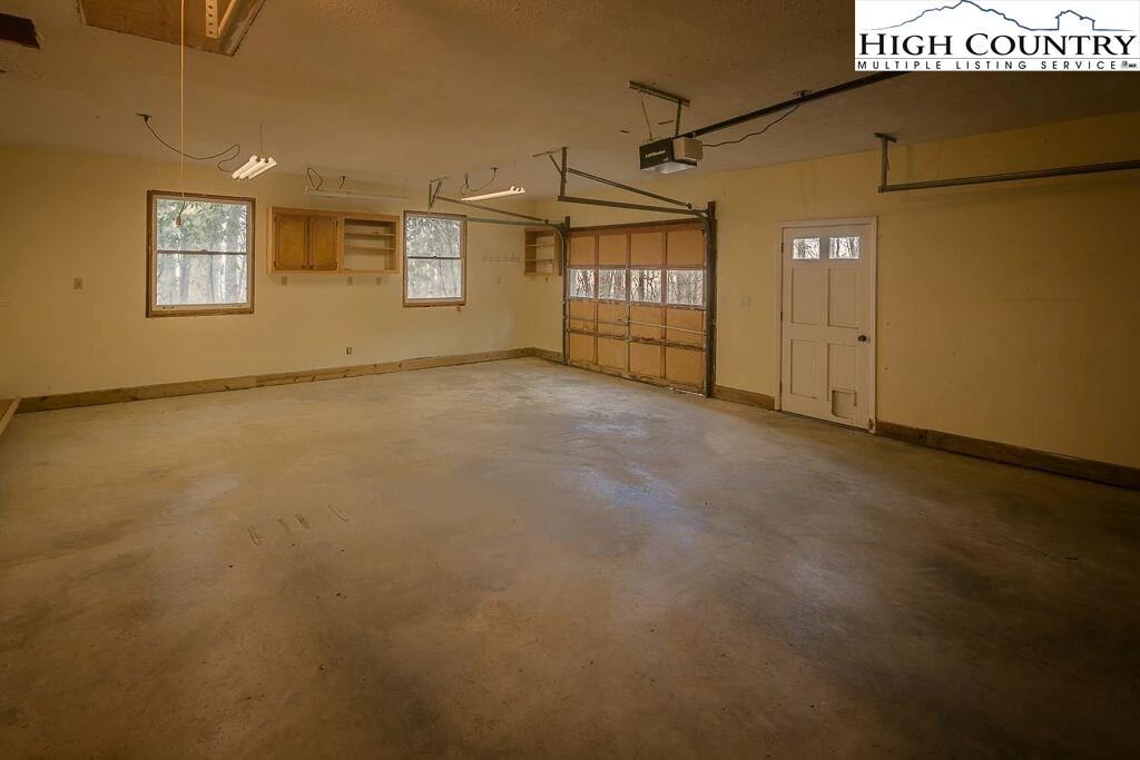 Image number 14 for the current listing