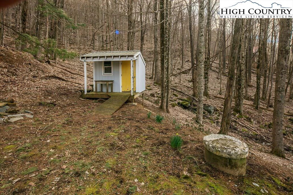 Image number 15 for the current listing