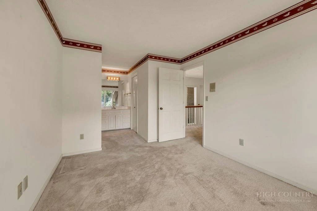Image number 18 for the current listing