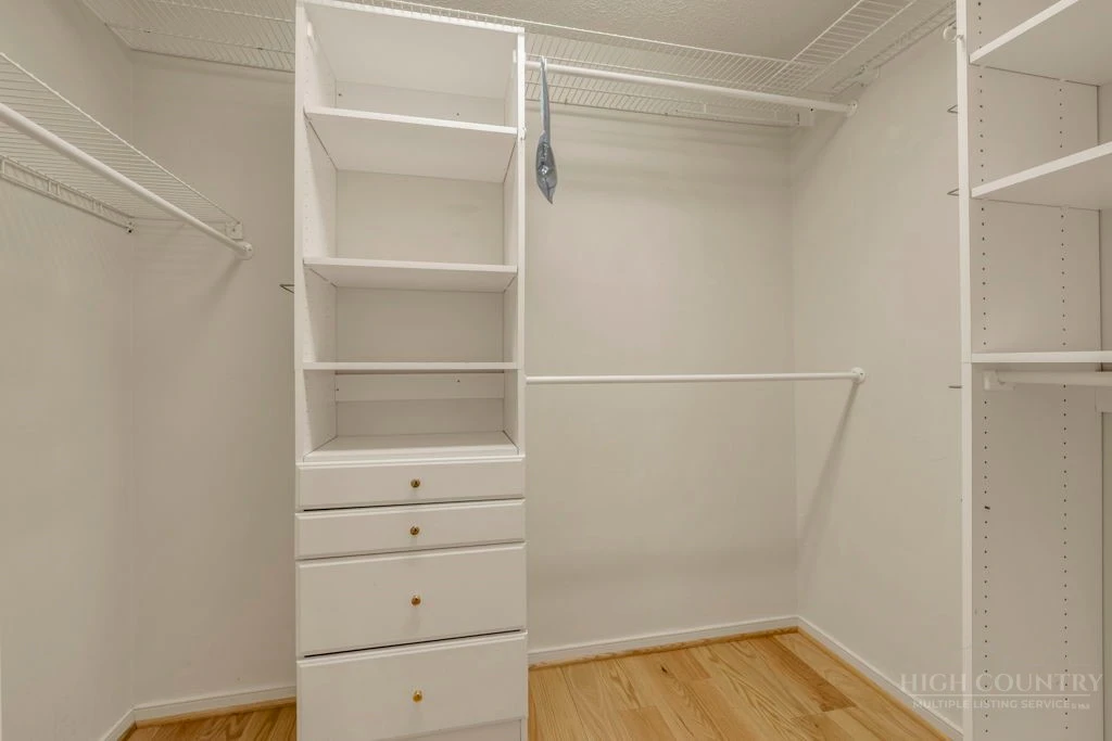 Image number 13 for the current listing