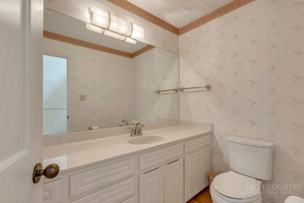 Image number 6 for the current listing