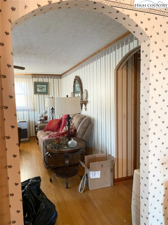 Image number 4 for the current listing