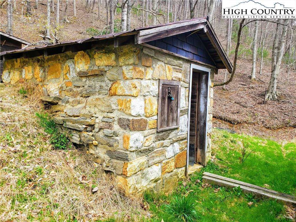 Image number 13 for the current listing