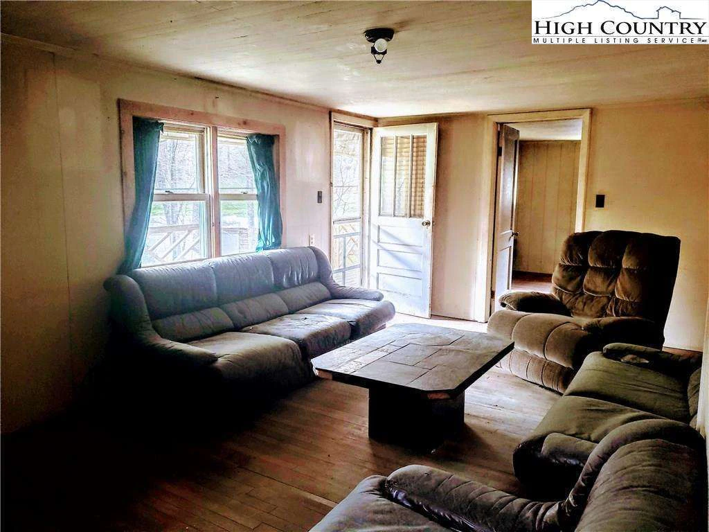 Image number 12 for the current listing
