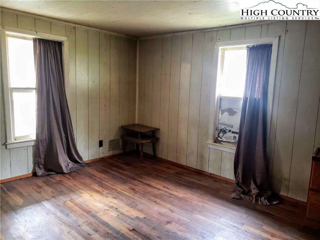 Image number 11 for the current listing
