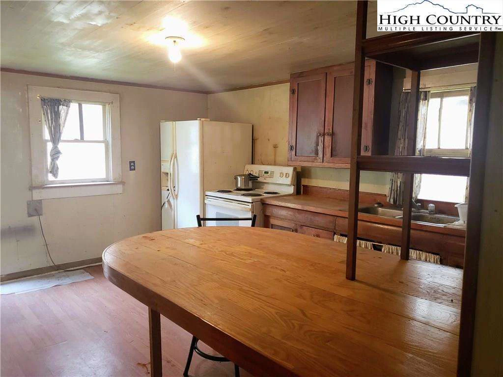 Image number 7 for the current listing