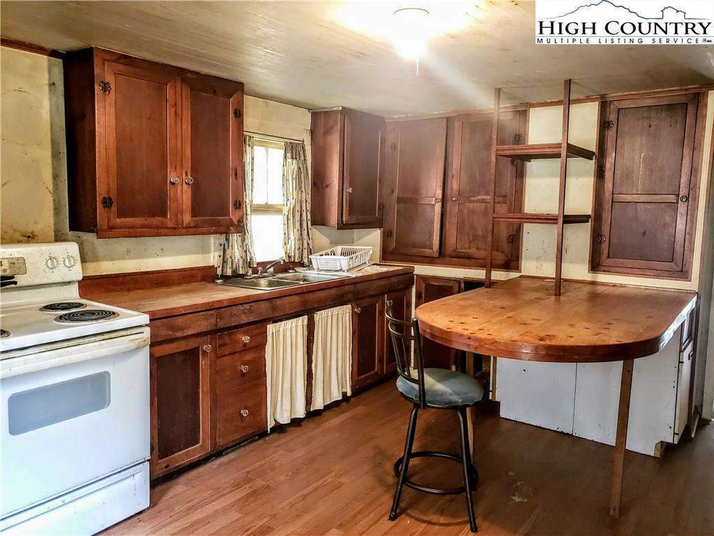 Image number 6 for the current listing