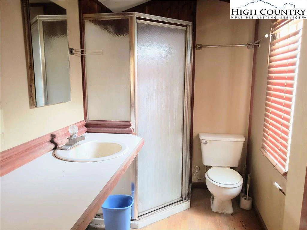 Image number 5 for the current listing