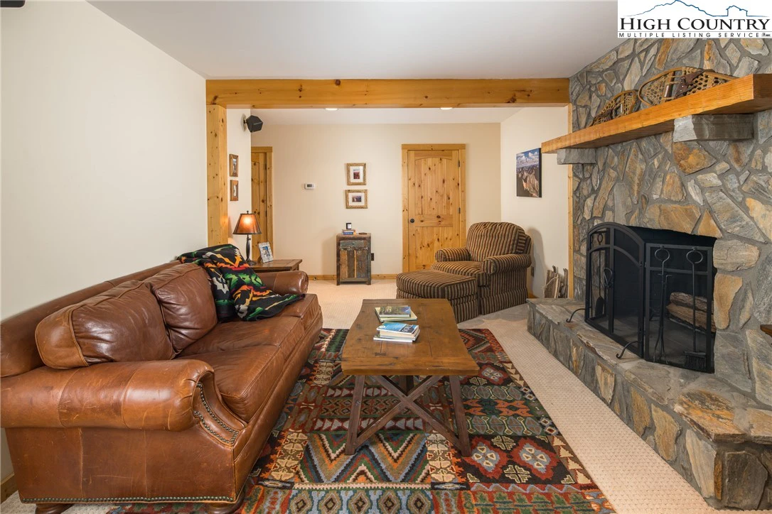 Image number 4 for the current listing