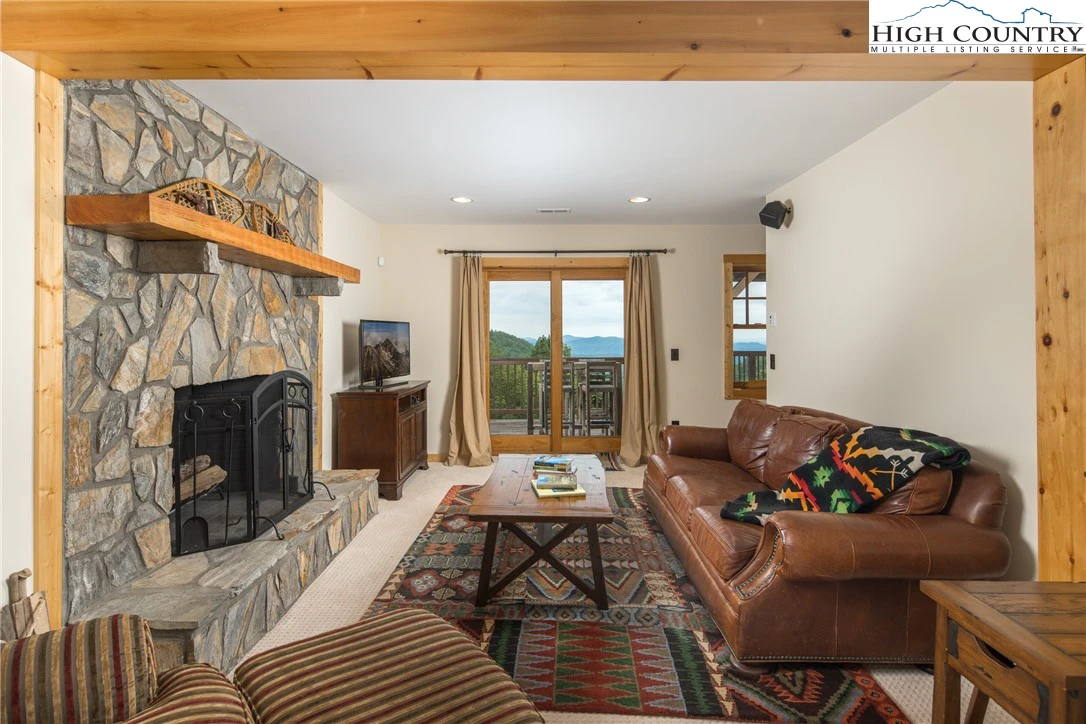 Image number 5 for the current listing