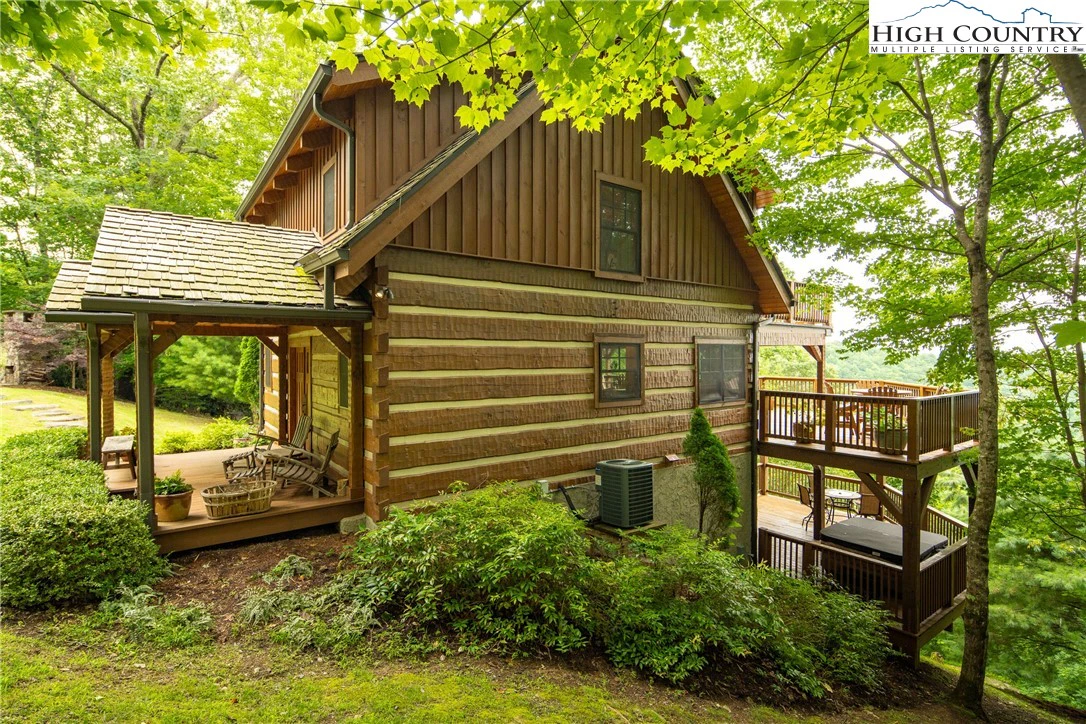 Image number 19 for the current listing