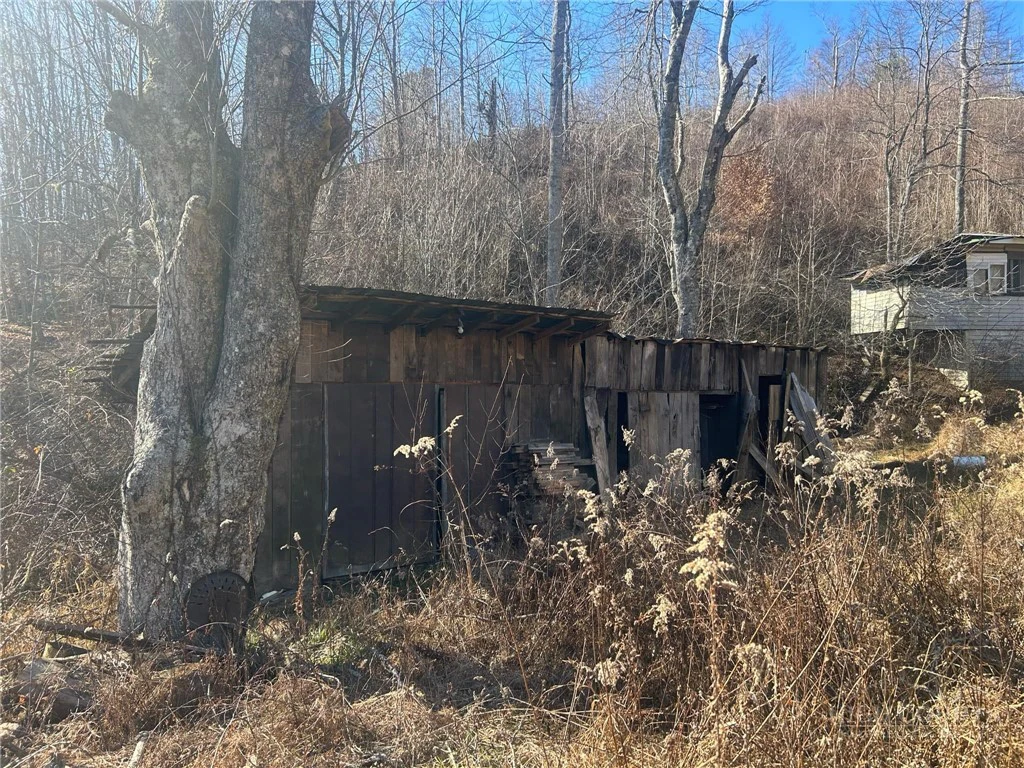 Image number 15 for the current listing