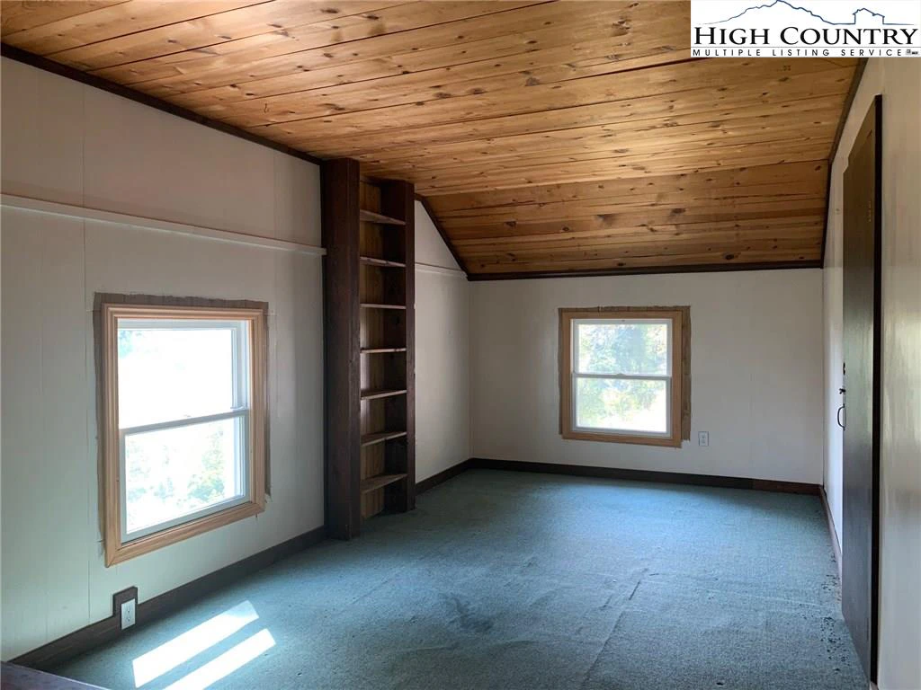 Image number 7 for the current listing