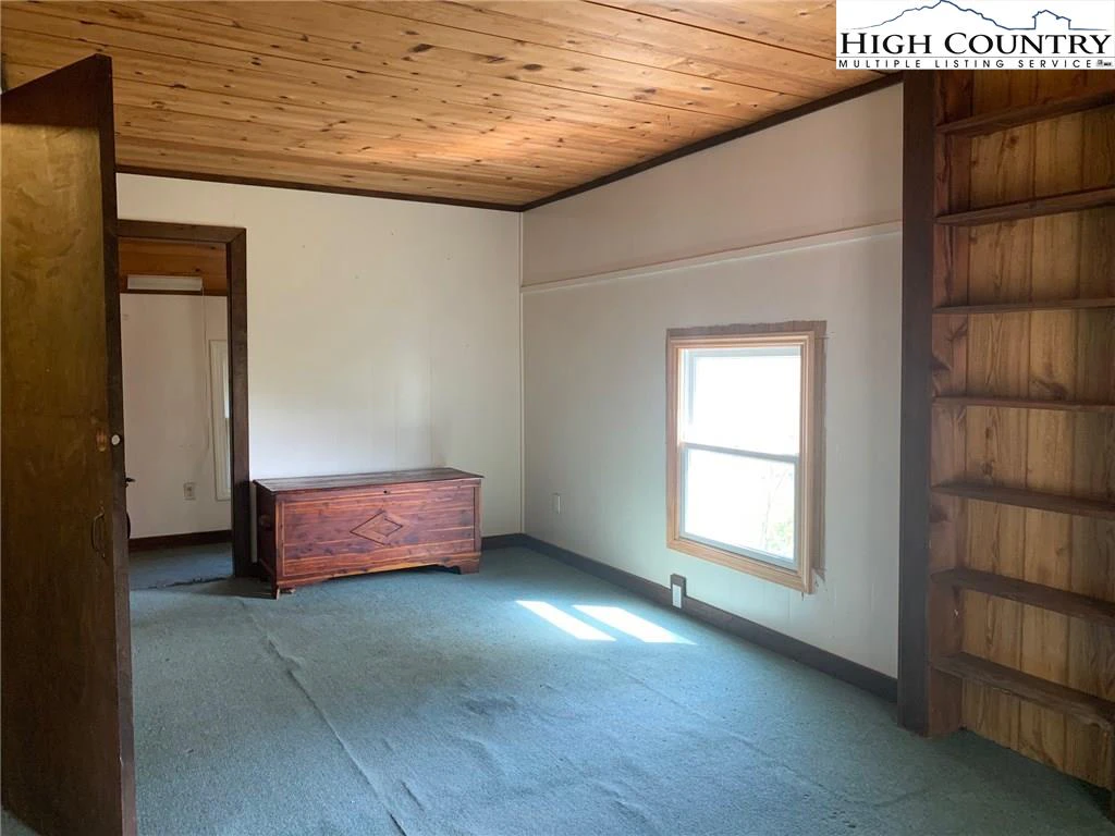 Image number 6 for the current listing