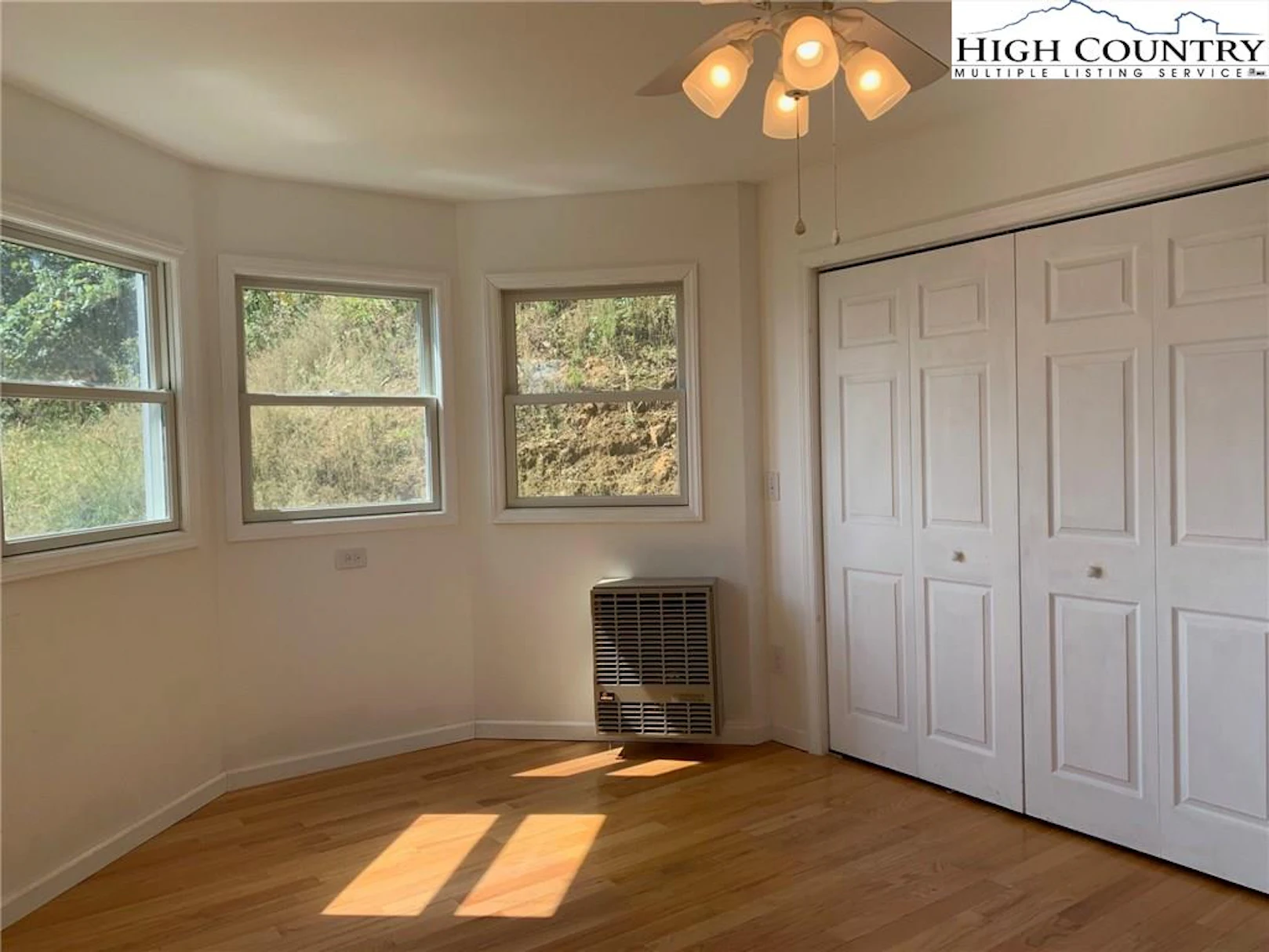 Image number 14 for the current listing