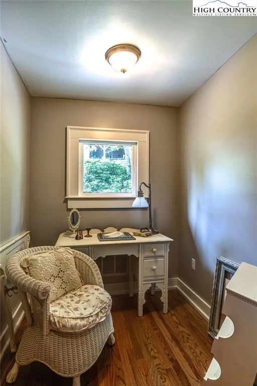 Image number 2 for the current listing