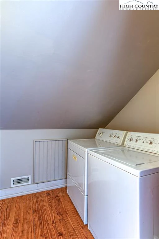 Image number 14 for the current listing