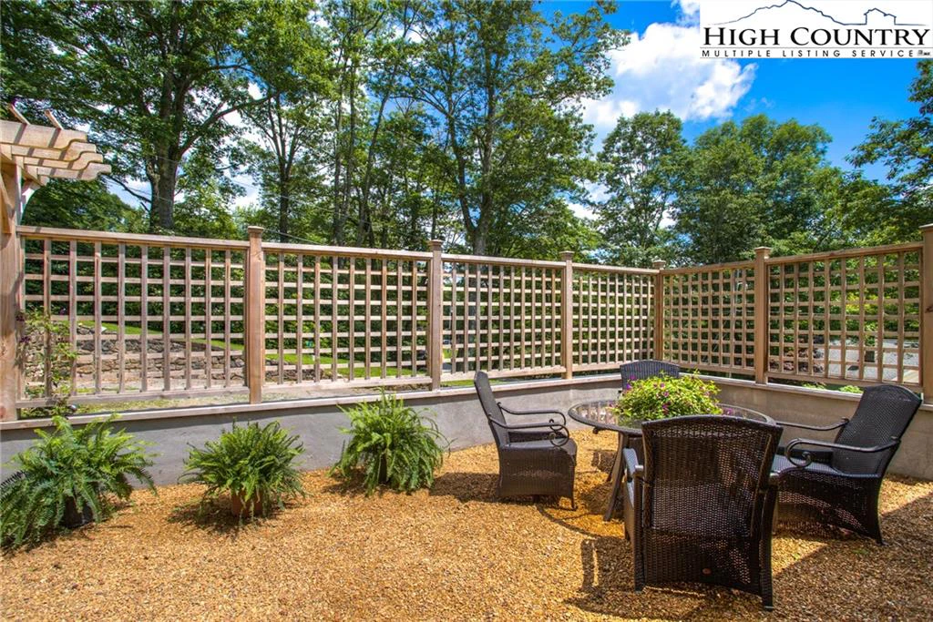 Image number 18 for the current listing