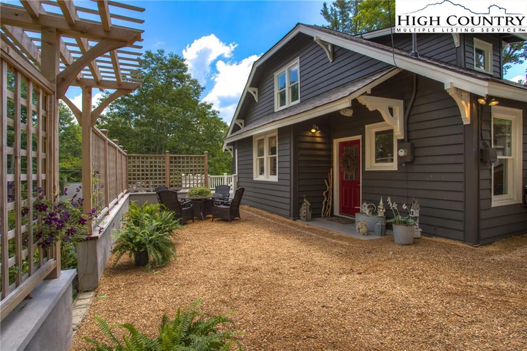 Image number 19 for the current listing