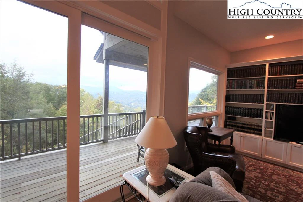 Image number 20 for the current listing