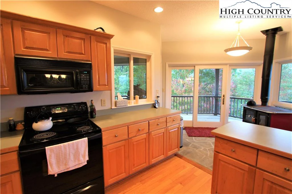 Image number 18 for the current listing
