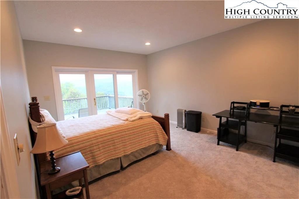 Image number 5 for the current listing