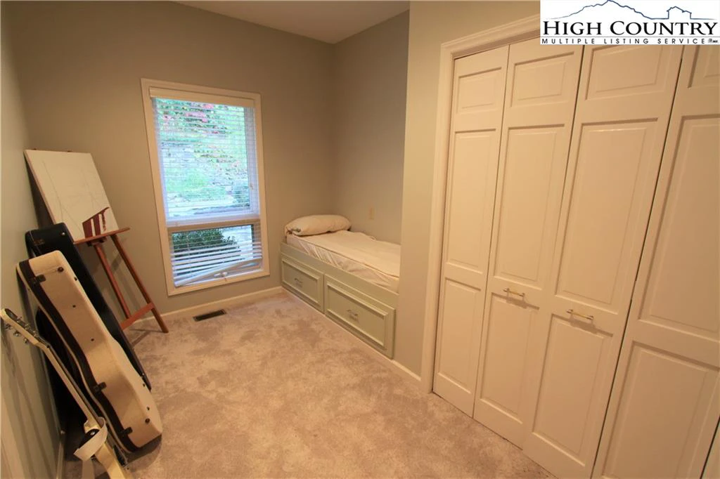 Image number 2 for the current listing