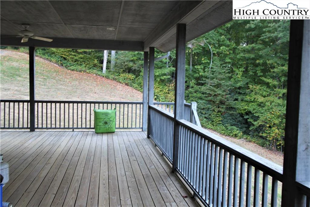Image number 13 for the current listing