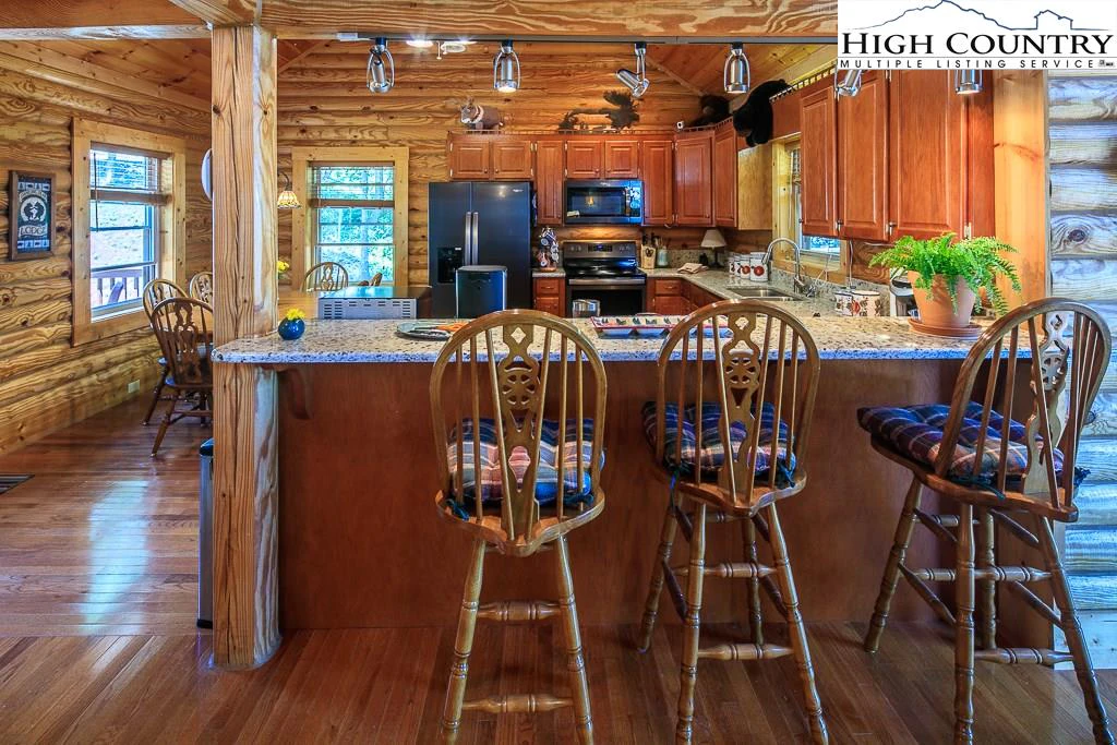 Image number 20 for the current listing