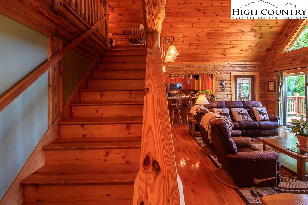 Image number 14 for the current listing