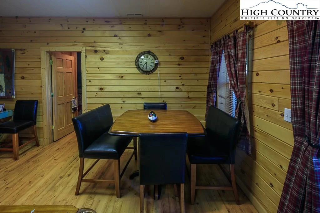 Image number 10 for the current listing