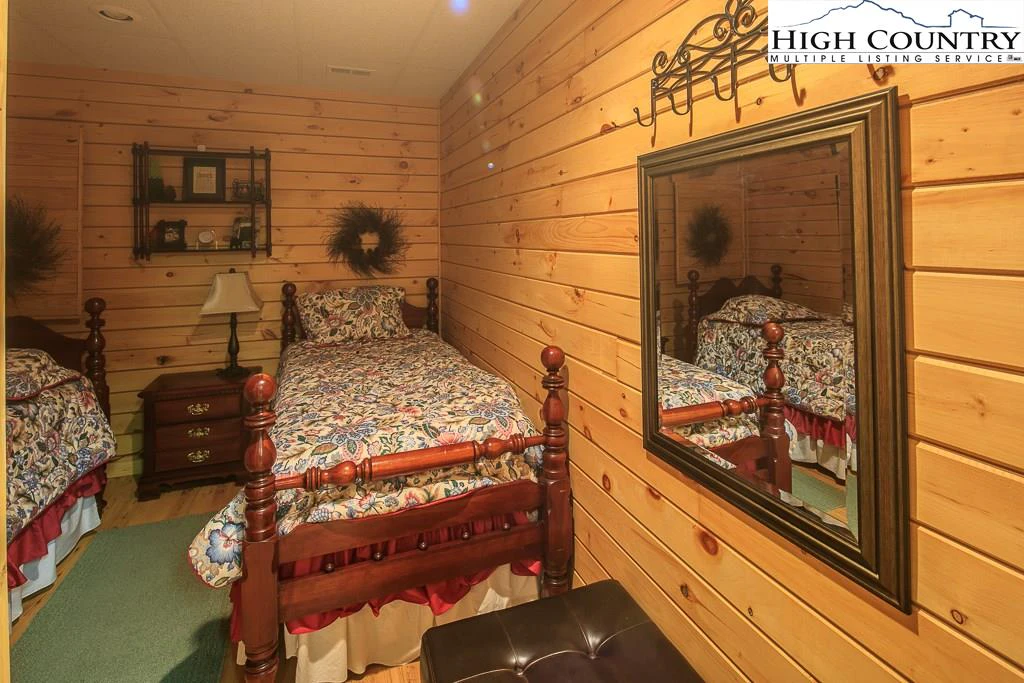 Image number 7 for the current listing