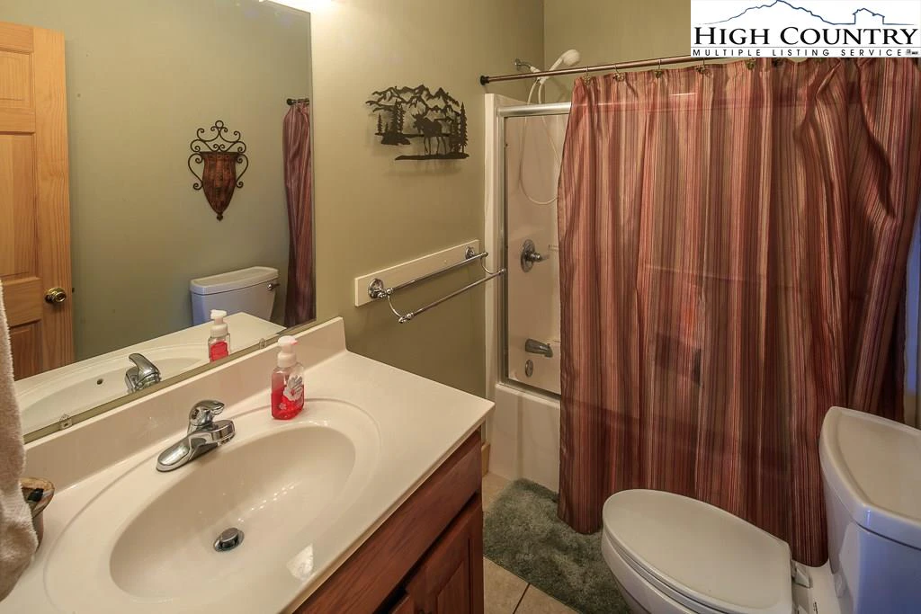 Image number 6 for the current listing