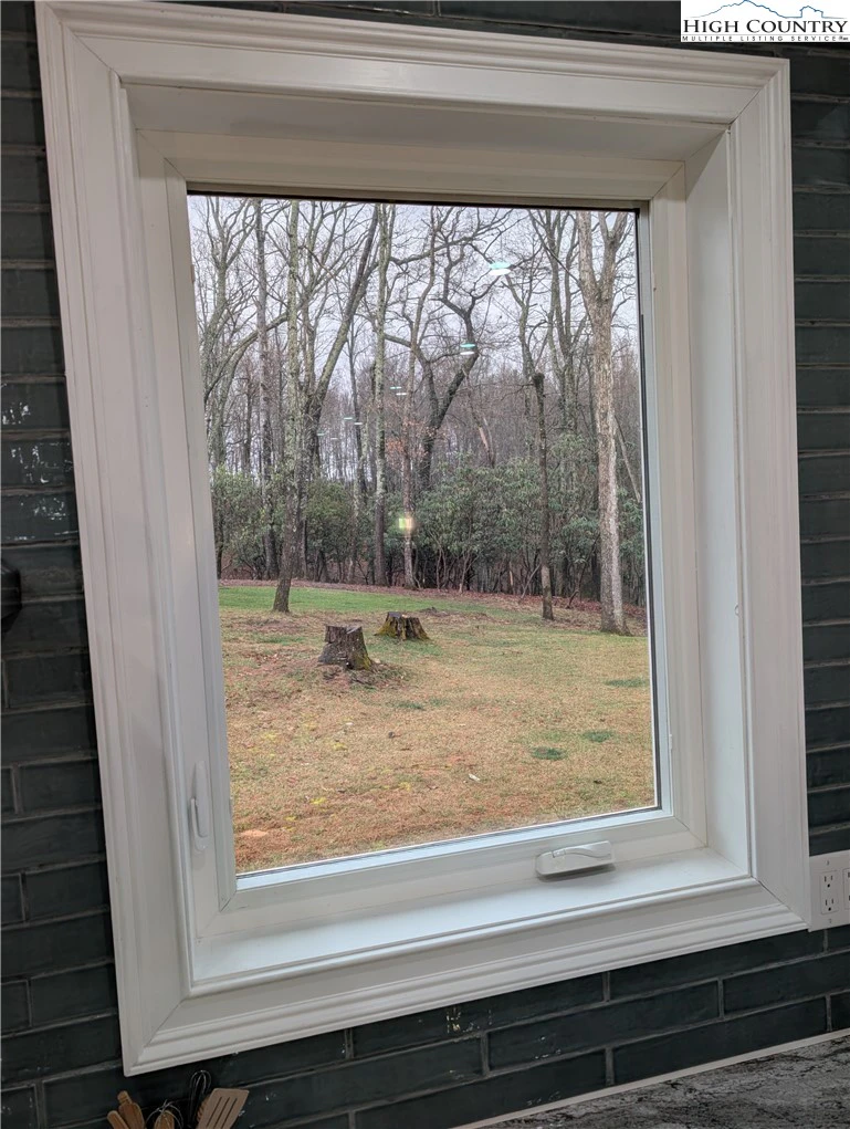 Image number 16 for the current listing
