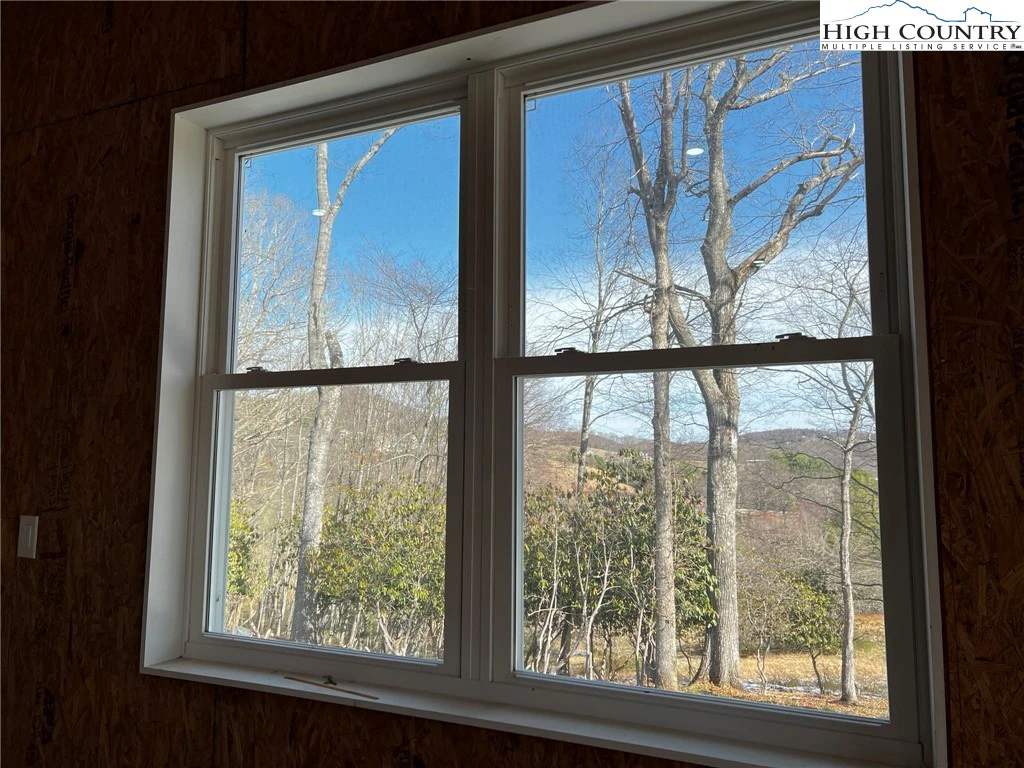 Image number 13 for the current listing