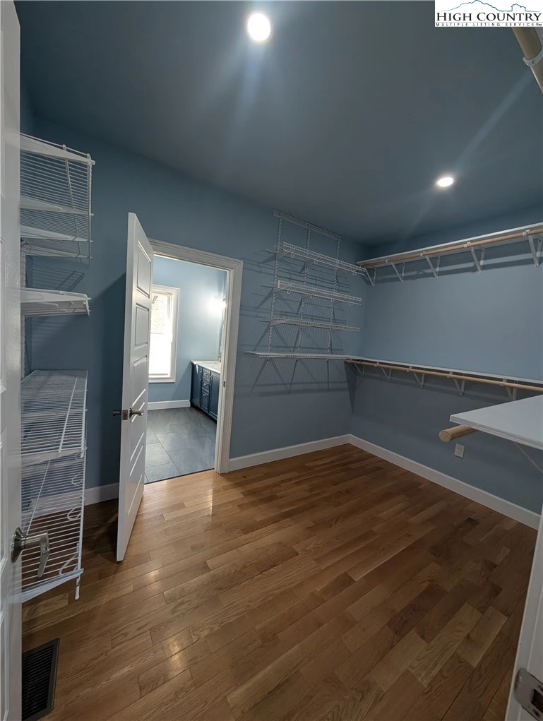 Image number 5 for the current listing