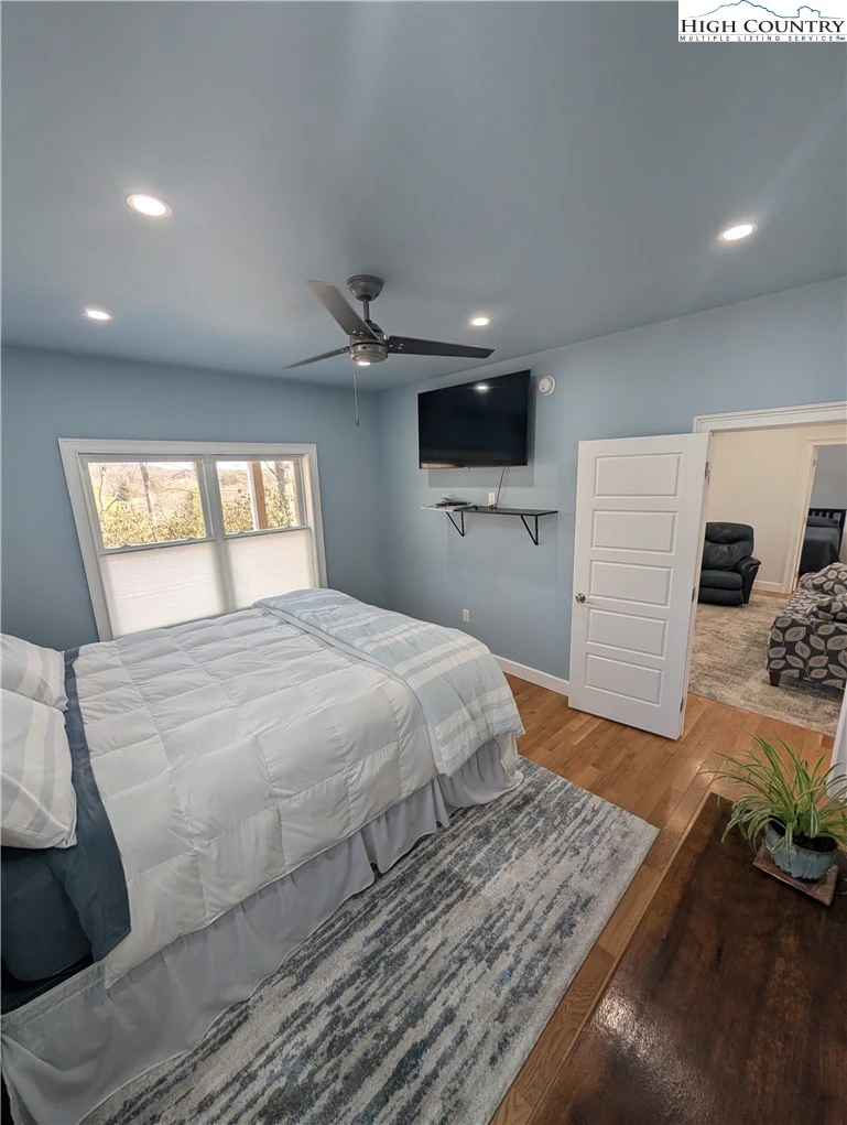 Image number 3 for the current listing
