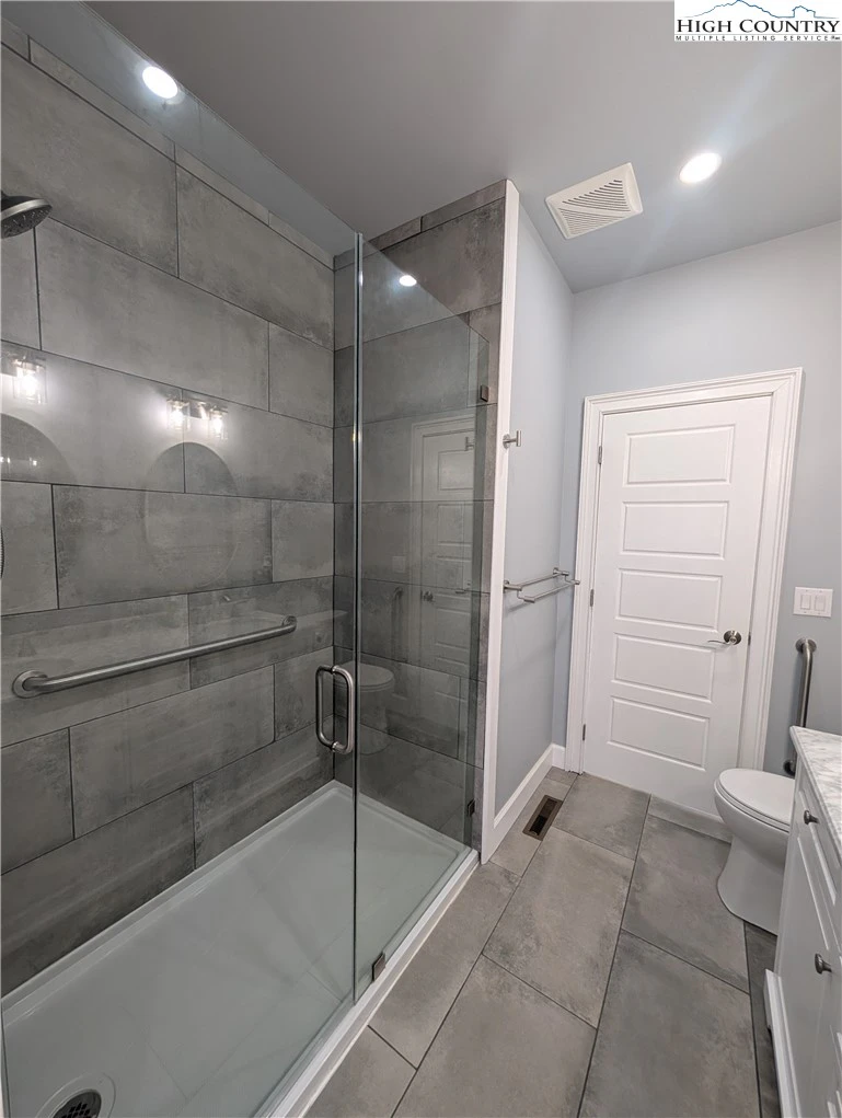 Image number 2 for the current listing