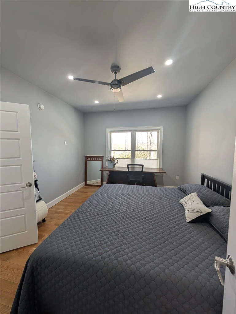 Image number 14 for the current listing