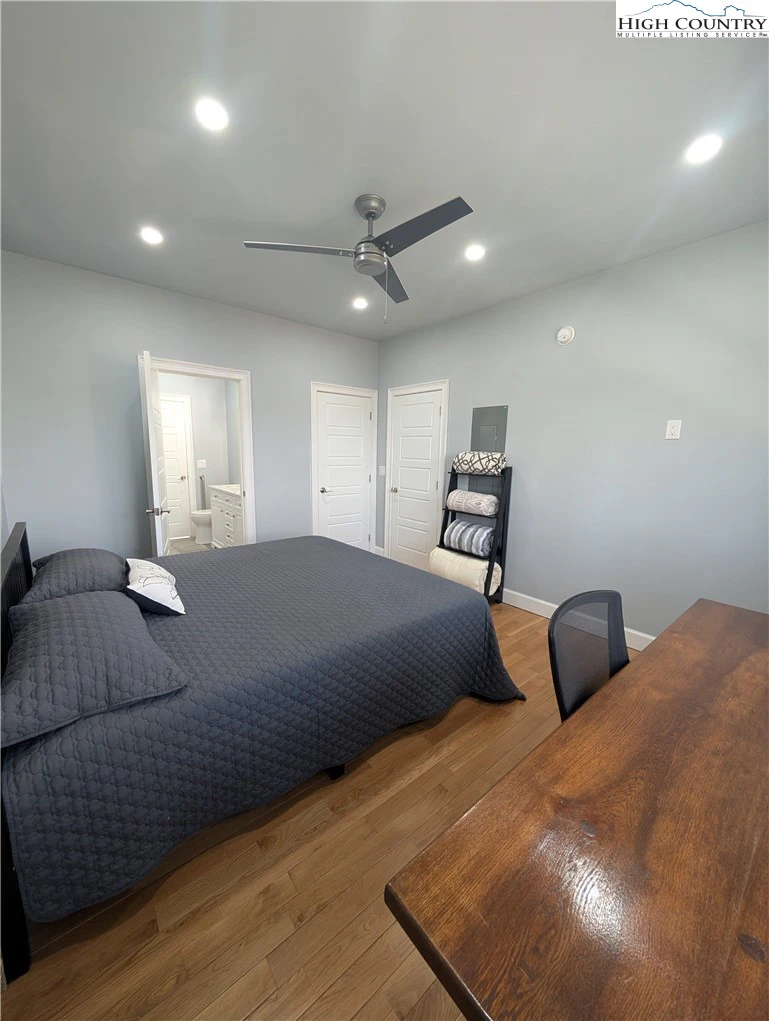 Image number 15 for the current listing