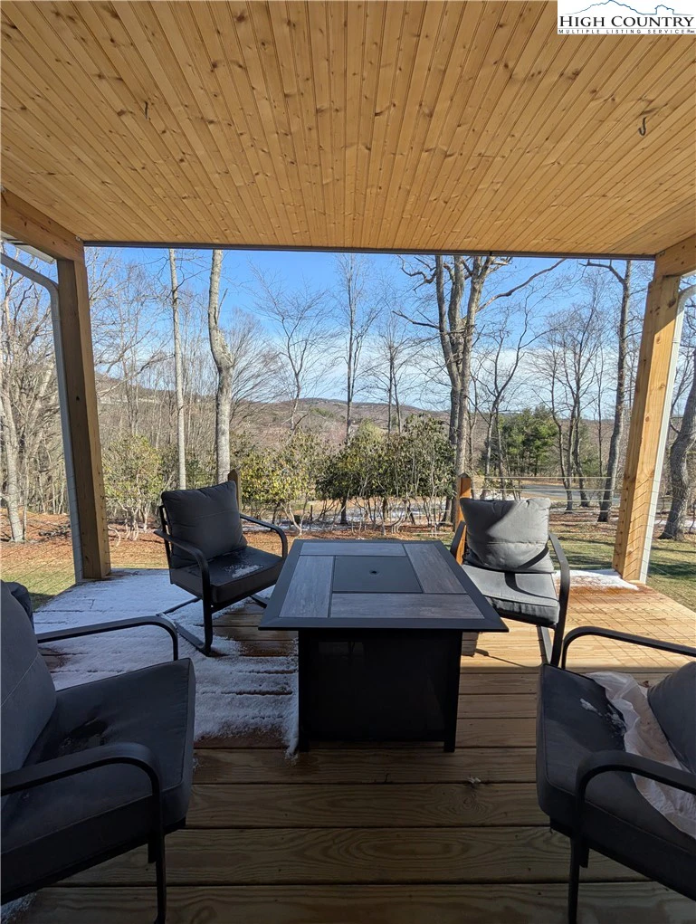 Image number 18 for the current listing