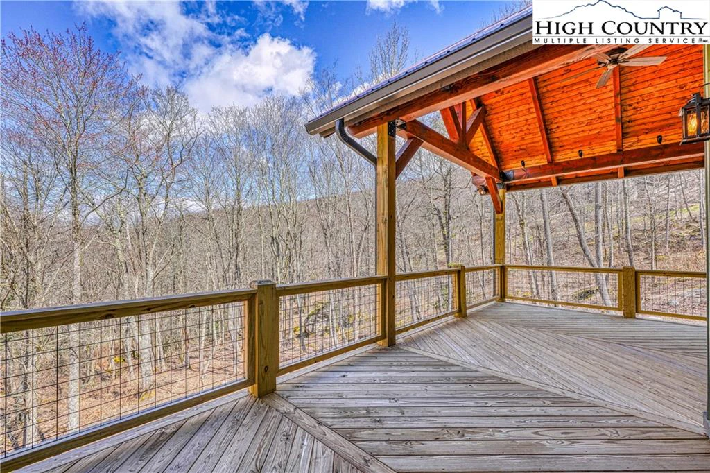 Image number 14 for the current listing